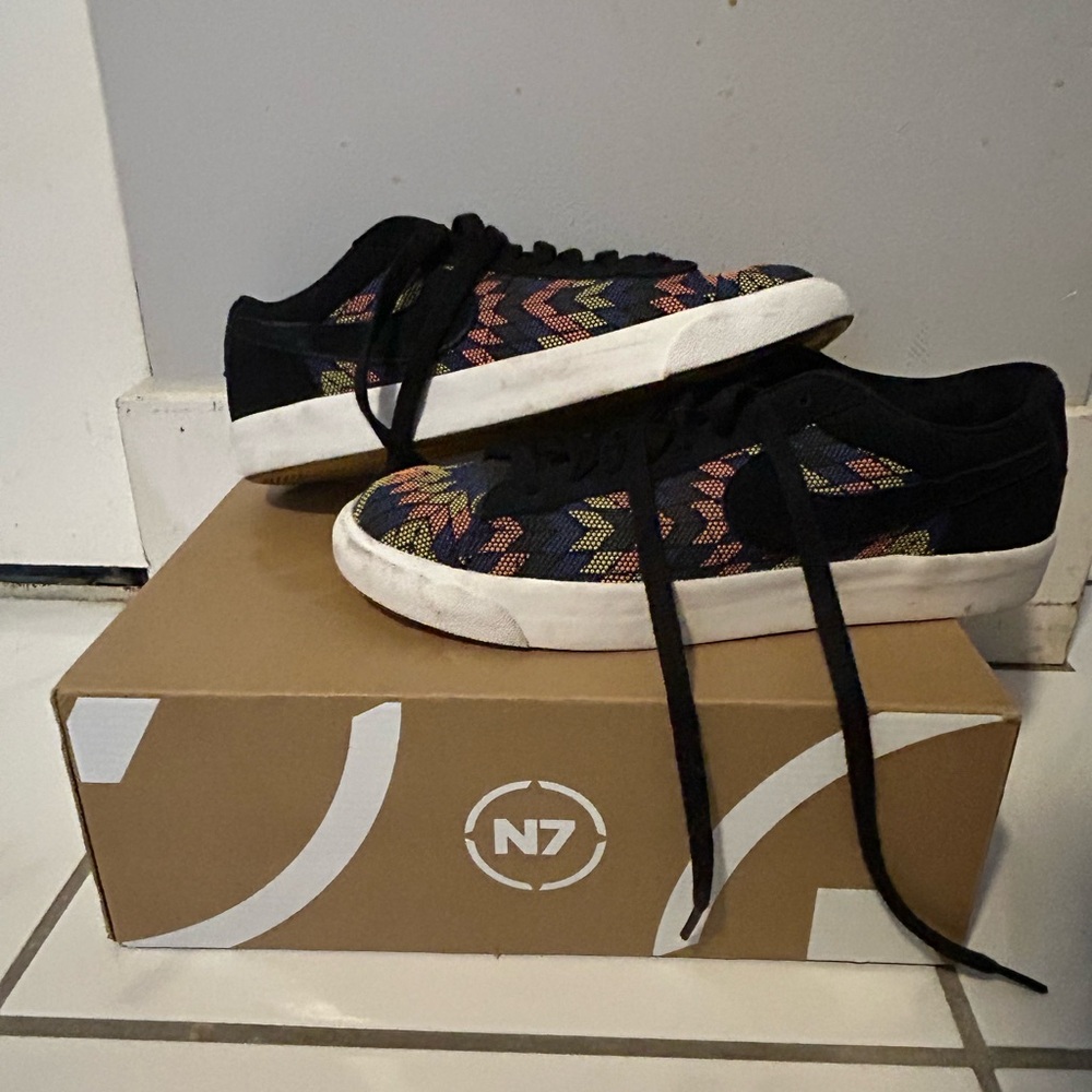 Nike N7 Women's Sneakers - Black, Pink, Yellow